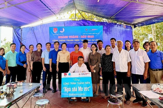 Tặng công trình thanh niên “ngôi nhà mơ ước"